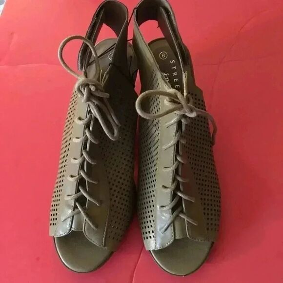 **MOVING SALE** Lace-up peep toe ankle shoes. ❤️ - Picture 1 of 4